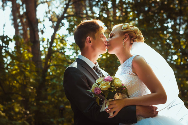 bride and groom on the forest background - Valokuva, kuva