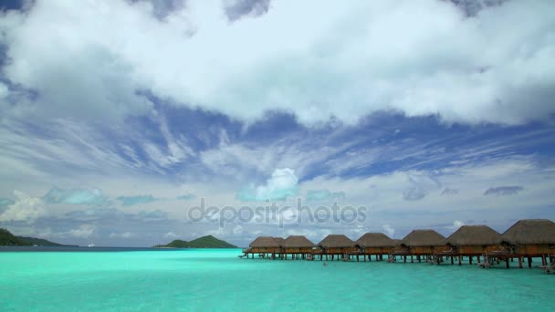 resort avec Bungalows et Cabanes à Bora Bora
 - Séquence, vidéo