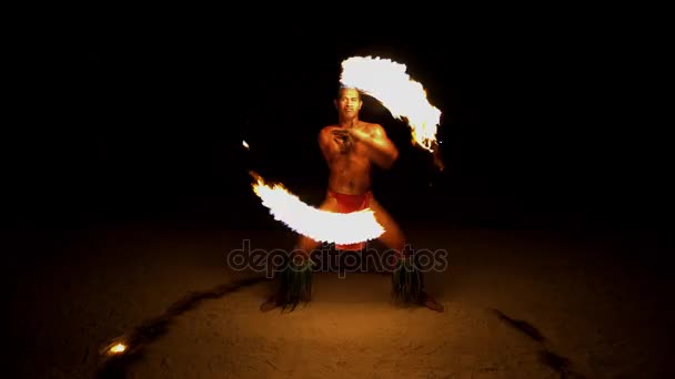  Dançarina de fogo executando a Arte do Fogo
 - Filmagem, Vídeo