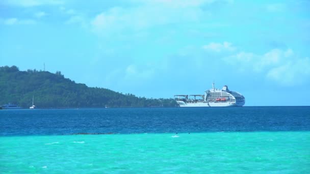  Cruise ship sailing from Bora Bora - Footage, Video
