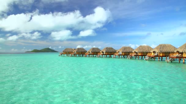 Resort mit Bungalows in Bora Bora - Filmmaterial, Video
