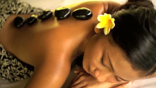  feminino relaxante no spa
 - Filmagem, Vídeo