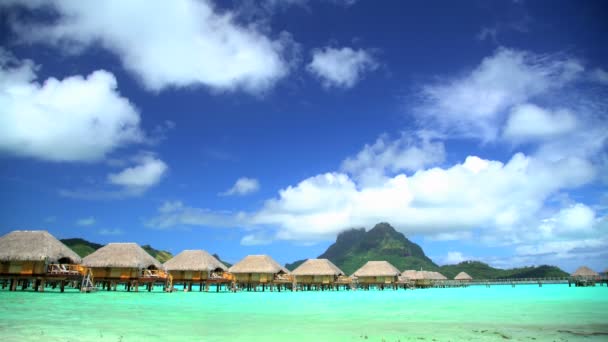  Luxus-Bungalows in der Lagune von Bora Bora - Filmmaterial, Video