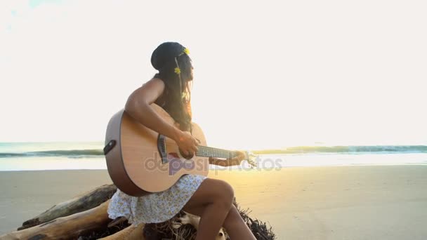  Mädchen spielt Gitarre - Filmmaterial, Video