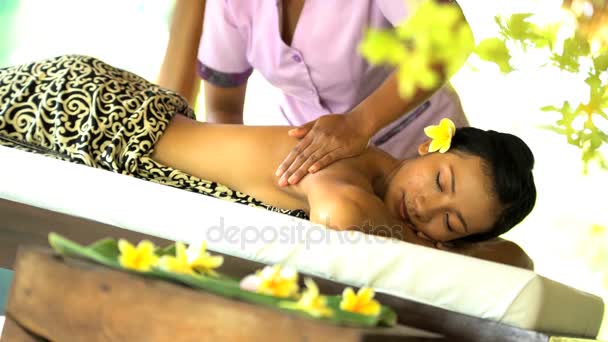 massage thérapeutique pour femme
 - Séquence, vidéo