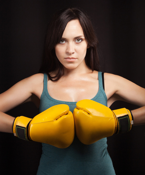 Portrait of a girl in yellow boxing gloves - Photo, Image