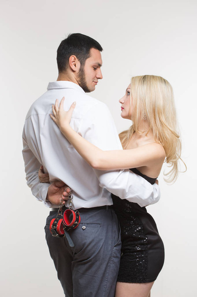 elegant man and woman in handcuffs. couple in love - Foto, afbeelding