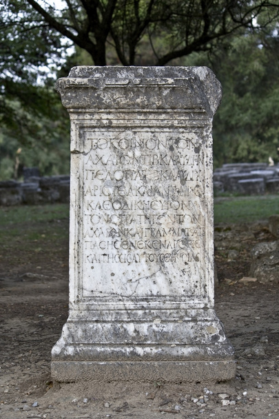 Antiguo puesto honorable encontrado en el sitio Olympia en Grecia
 - Foto, imagen