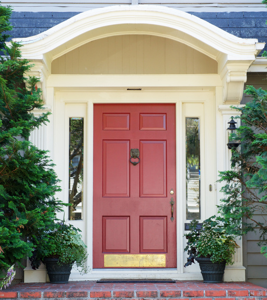 Magenta puerta de casa
 - Foto, Imagen