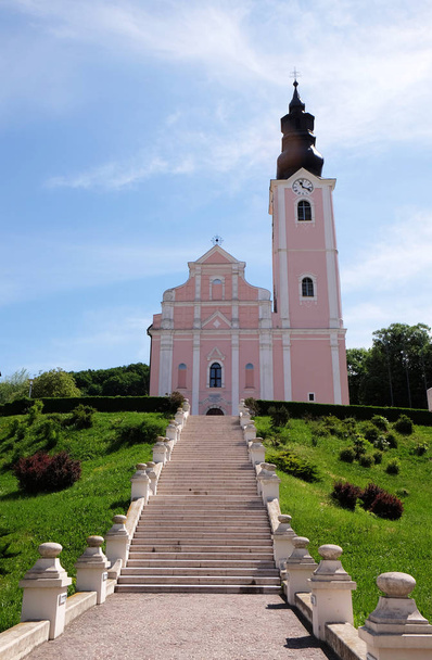 Pyhän Neitsyt Marian oletuksen kirkko Pakracissa, Kroatiassa
 - Valokuva, kuva