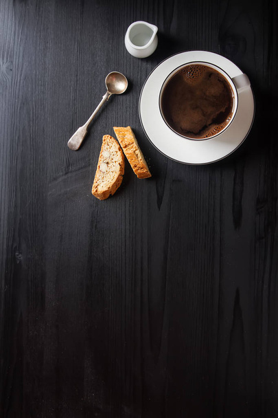 Traditional Italian food. Cantuccini cookies with black coffee i - Foto, imagen