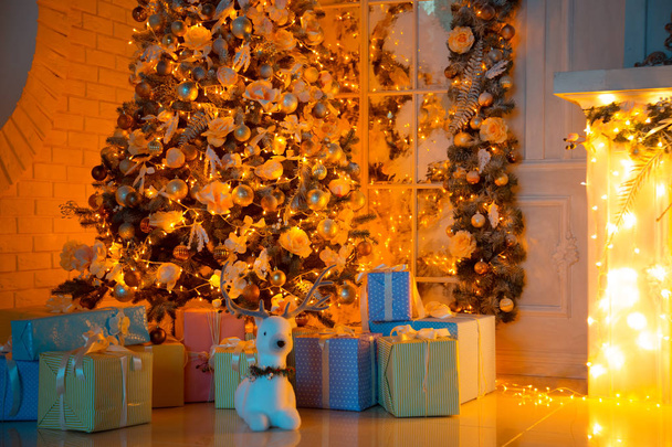  Karácsonyfa és az ajándékok - Fotó, kép