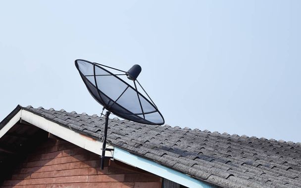 antena parabólica no telhado - Foto, Imagem
