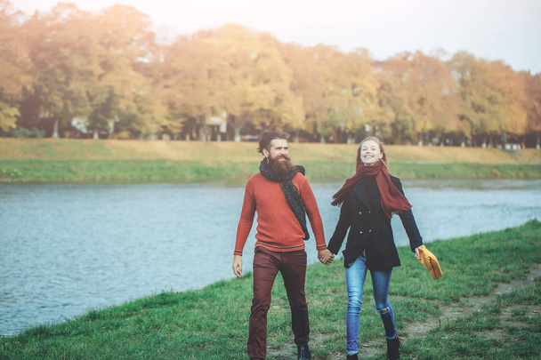 Young couple in autumn park - Zdjęcie, obraz