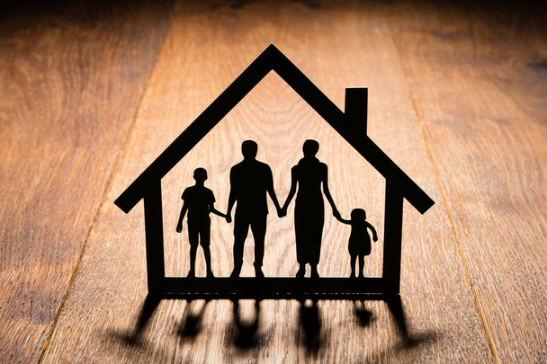 Papercut of family and house - Фото, изображение