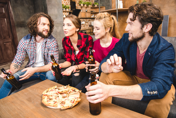 Friends drinking beer and eating pizza - Fotoğraf, Görsel