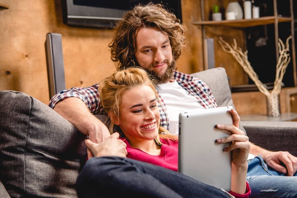 couple with digital tablet - Foto, imagen