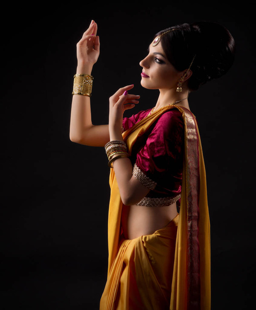 Young indian woman - Foto, immagini