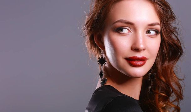 Beautiful woman with evening make-up in black dress - Foto, Imagem