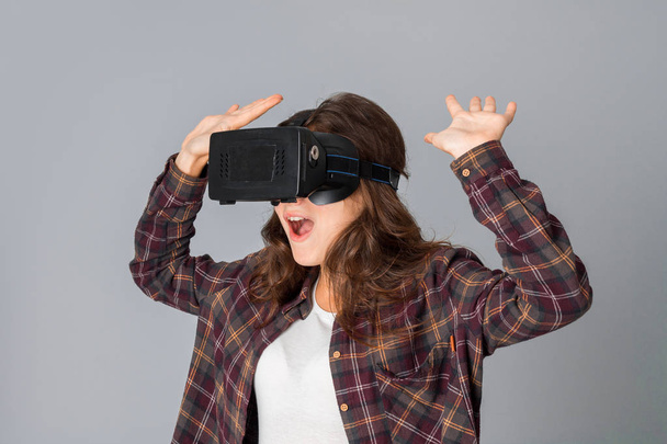 funny woman in virtual reality helmet - Fotografie, Obrázek