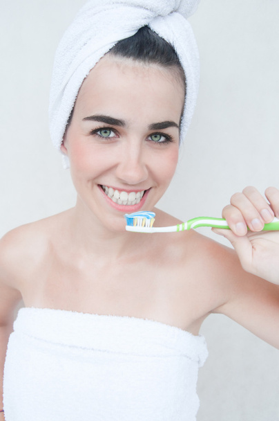 Woman with toothbrush - Fotoğraf, Görsel