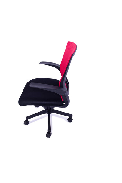Красный офисный стул изолирован на белом фоне
 - Фото, изображение