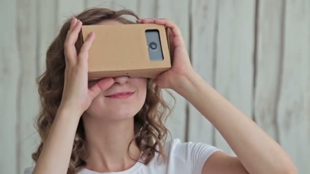 Young curly woman using Virtual Reality Glasses - Кадри, відео