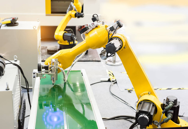 Sistema de visión automática robótica en fábrica de teléfonos - Foto, Imagen
