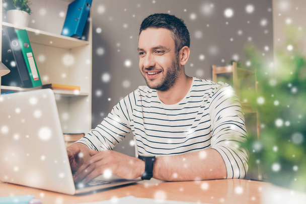 Happy successful   businessman working with laptop on winter bac - Zdjęcie, obraz