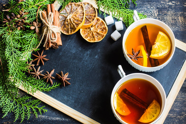 Christmas tea with lemon - Foto, afbeelding
