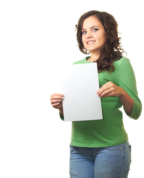 atrakcyjny uśmiechający się dziewczyna w zielonej koszuli, trzymając w ręku plakat. - Zdjęcie, obraz