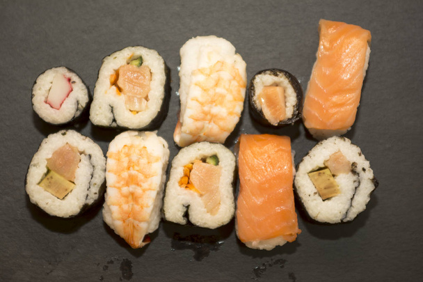Darab sushi a fekete kő - Fotó, kép
