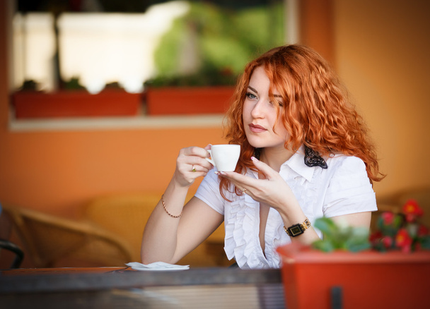 Elegant woman in cafe - Fotoğraf, Görsel