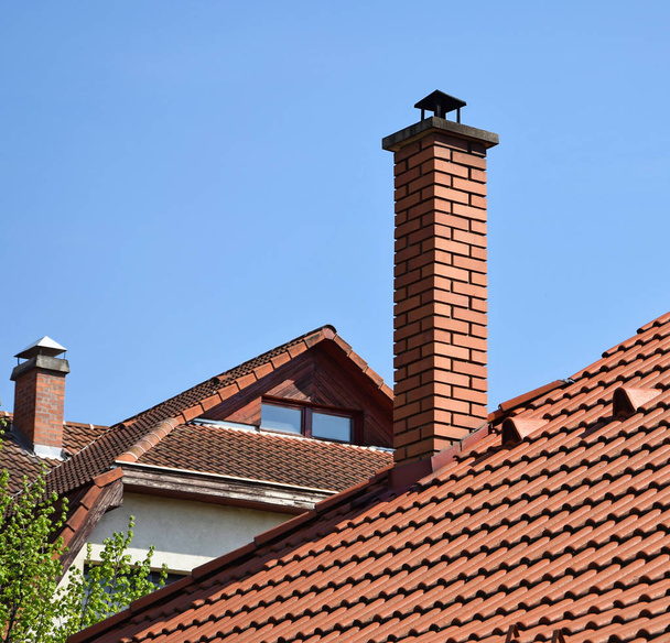 Dům střechy s komíny - Fotografie, Obrázek