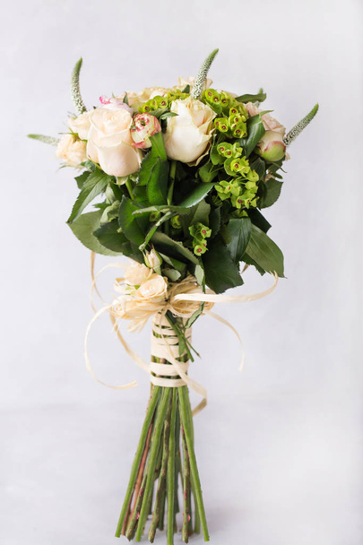 Bouquet of cream roses. Still life with colorful flowers. Fresh roses. Place for text. Flower concept. Fresh spring bouquet. Summer Background. Copyspace - Fotoğraf, Görsel