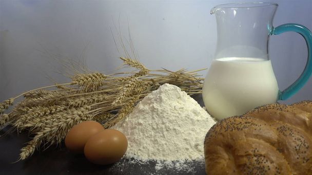 Farine, pain, lait et épis de blé fermer HD
 - Photo, image