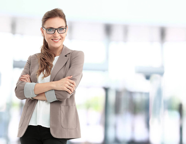 Modern business woman in the office with copy space - Foto, Imagen