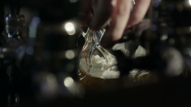 Pouring Pint of Beer. Lager at Bar - Materiał filmowy, wideo