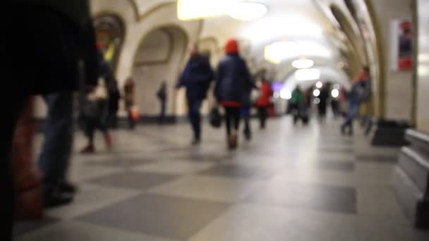 az emberek a munkából, foltos, metró alsó nézet, cipő és a tömeg - Felvétel, videó