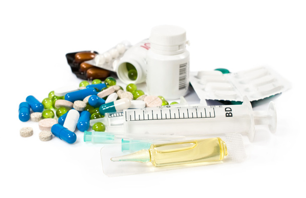 Syringe and pills isolated - Foto, immagini