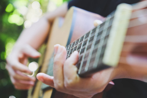 playing acoustic guitar - Φωτογραφία, εικόνα