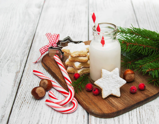 Christmas cookies and milk - Foto, afbeelding
