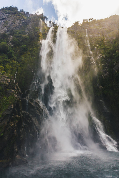 Majesteettinen Stirling Falls
  - Valokuva, kuva