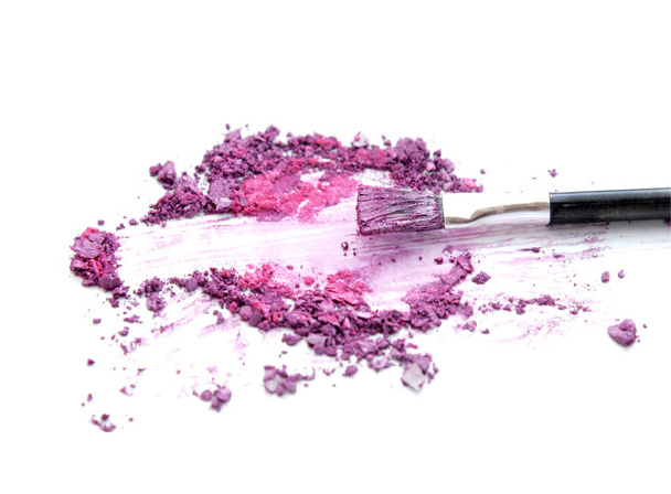 make-up kartáč s barevný drcený eyeshadows - Fotografie, Obrázek
