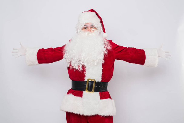 Santa Claus bienvenida con las manos abiertas Retrato
 - Foto, imagen