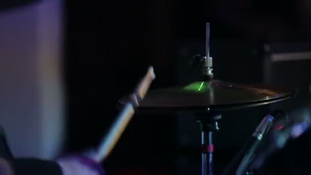 Primer plano de Cymbal en la banda de heavy metal rock
 - Imágenes, Vídeo