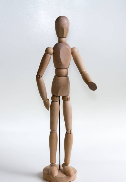 Modelo Humano sobre um fundo branco
 - Foto, Imagem