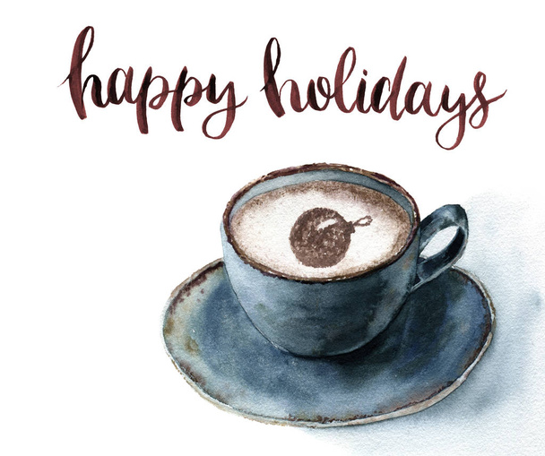 Aquarel kopje cappuccino met Happy holidays belettering. Kerstmis illustratie met blauwe kop van koffie en kaneel op witte achtergrond. Handgeschilderde print voor ontwerp of print. - Foto, afbeelding