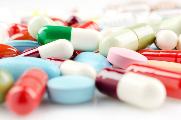 pílulas e cápsulas multicoloridas
 - Foto, Imagem