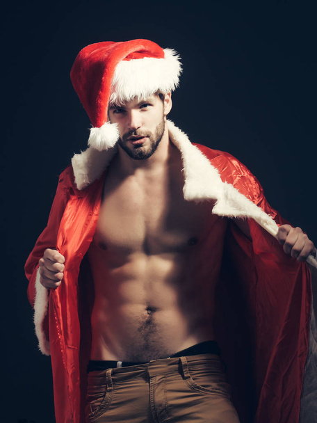 handsome muscular christmas santa man - Foto, Bild